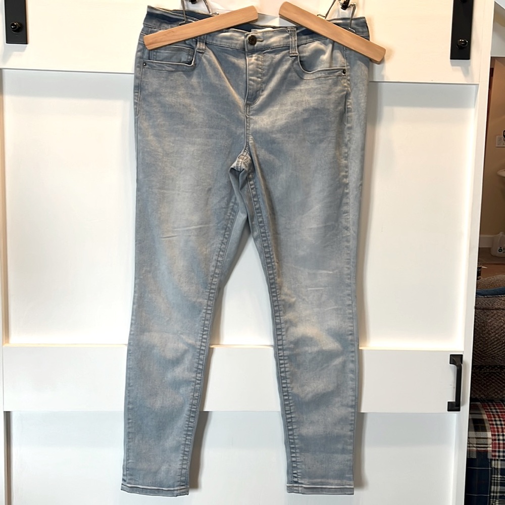 Mudd Skinny Jeans with FLXStretch. Size Juniors 17. Light Wash Blue